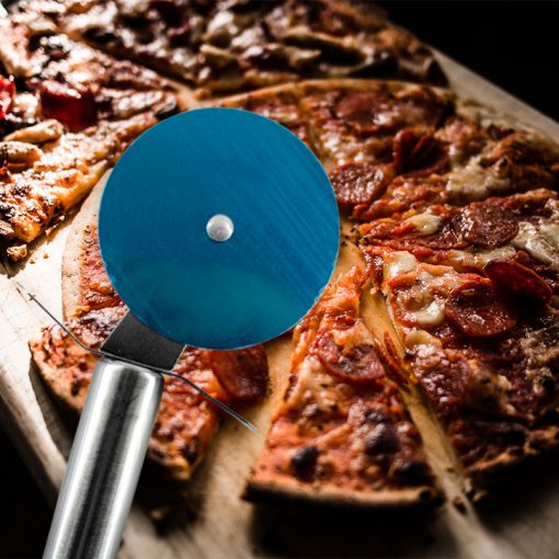 Krájač na pizzu modrý detail